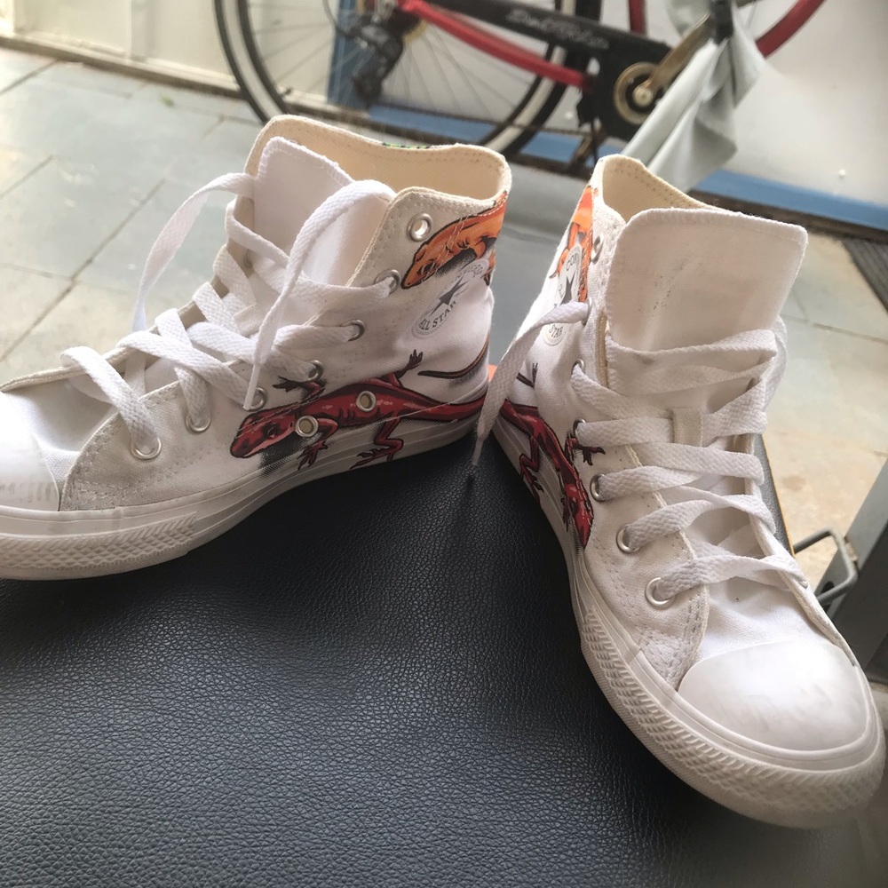 🦎Converse Kids' White High-Top Sneakers with Colorful Lizard Graphics - Picture 8 of 13
